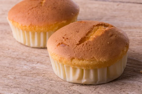 Cupcake şekerli tatlı ekmek ahşap tahta üzerinde — Stok fotoğraf