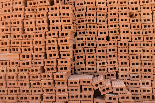 Σωρό από τούβλο μπλοκ χρησιμοποιούνται για τα βιομηχανικά σε κτίριο κατοικιών — Φωτογραφία Αρχείου