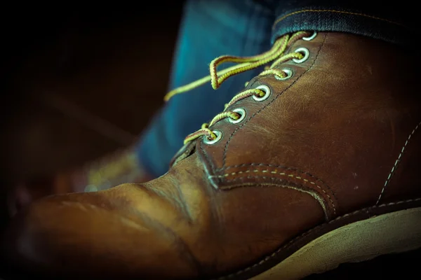 Old brown boot leather shoes, close-up image — Stock Photo, Image