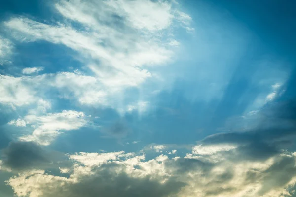 Light of sunbeam on blue sky background with clouds — Stock Photo, Image