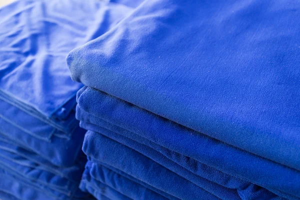 Niebieski ręcznik miękkość puszyste włókna tkaniny z materiałów włókienniczych — Zdjęcie stockowe