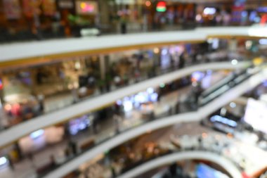 Mağazanın içi bulanık, arka plan bulanık.