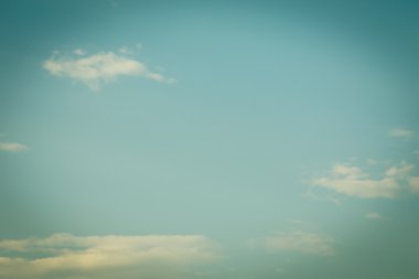 Vintage gökyüzü bulutlu tasarım arka planı için