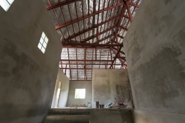Çimento Beton duvar ve çatı çelik kiriş ve gümüş folyo ile