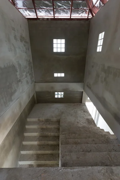 Escalier ciment structure en béton dans la maison résidentielle — Photo