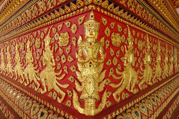 Thaise beeldhouwkunst in Wat Suan Dok, Thaise tempel in chiang mai — Stockfoto