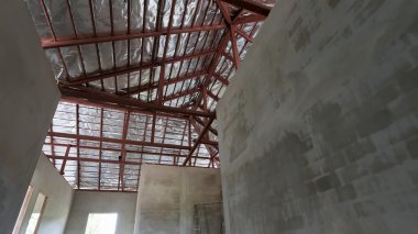 Çimento Beton duvar ve çatı çelik kiriş ve gümüş folyo ile