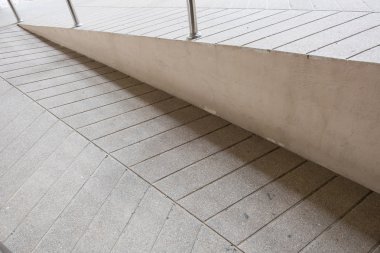 kumdan yapılmış desteği devre dışı tekerlekli sandalye insanlar için rampa yol