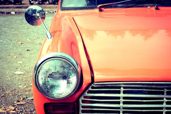 Close-up headlight of colourful classic car — Stock Photo, Image