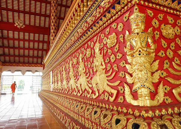 Arte de la escultura tailandesa en Wat Suan Dok, templo tailandés en chiang mai —  Fotos de Stock