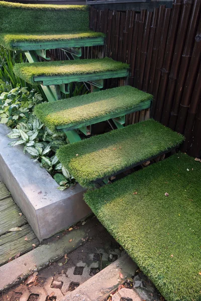 Green grass staircase in garden, interior decoration home garden — Stock Photo, Image