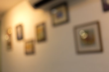 Beyaz duvarında, dekorasyon soyut bulanık fotoğraf çerçevesi