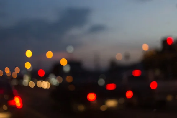 Abstrakte Unschärfe Hintergrund, Auto-Ampel in der Stadt — Stockfoto