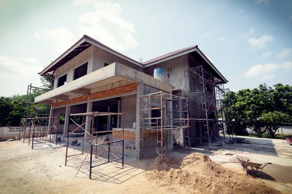 Building residential construction house with scaffold steel — Stock Photo, Image