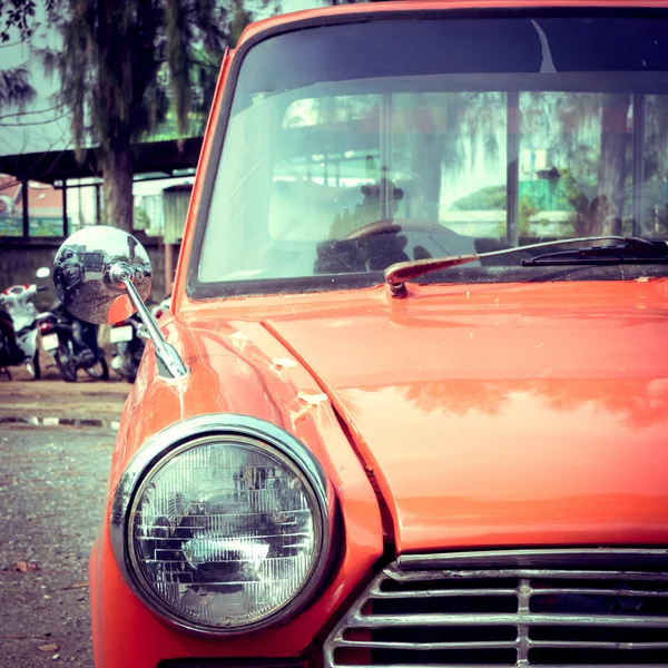 Close-up headlight of colourful classic car — Stock Photo, Image