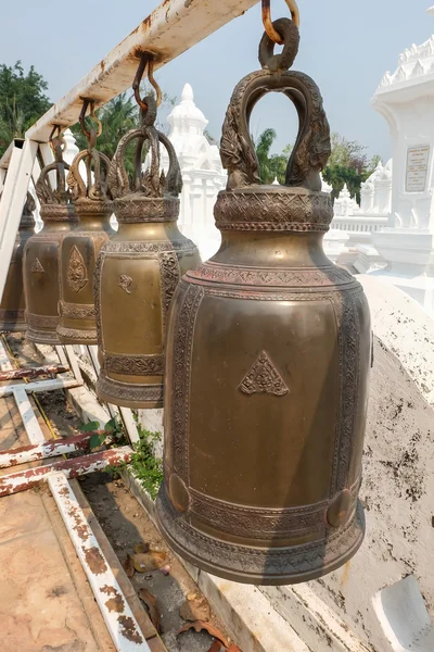 Bell i Wat Suan Dok, thailändska tempel i chiang mai, thailand — Stockfoto