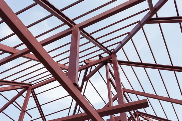 Viga de acero estructural en el techo del edificio residencial — Foto de Stock