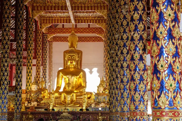 Statua di buddha d'oro nel tempio wat suan dok, chiang mai — Foto Stock