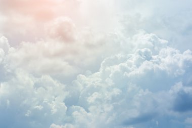 beyaz bulut kaplı gökyüzü, bulutlu dramatik gökyüzü