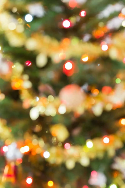 Oskärpa ljus firandet på julgran — Stockfoto
