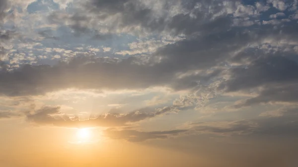 Cenic sunrise céu fundo — Fotografia de Stock