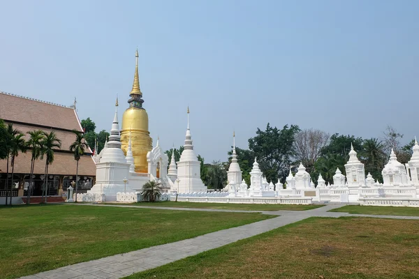 Golden pagoda wat suan dok Tapınağı, chiang mai, Tayland — Stok fotoğraf