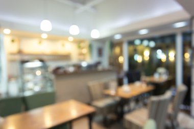 Gecenin içinde parlak ışık ile iç Restoran