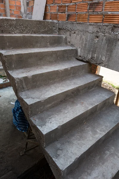 Escalier ciment structure en béton dans la maison résidentielle — Photo