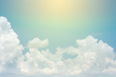 Açık mavi gökyüzü arka plan üzerinde bulut