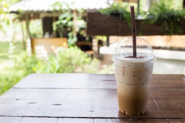 ahşap masa, kahve molası kafede kahve içki buz