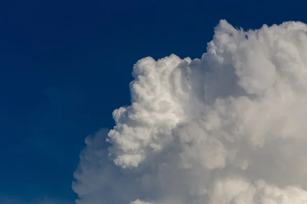 Awan halus di langit dramatis — Stok Foto