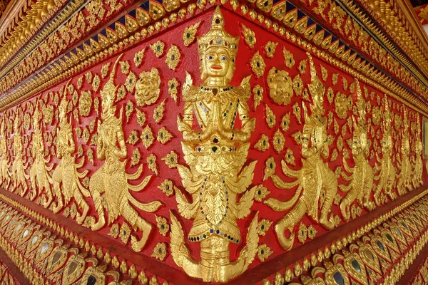 ワット ・ スアン ・ ドーク、チェンマイでのタイの寺院のタイ彫刻の芸術 — ストック写真