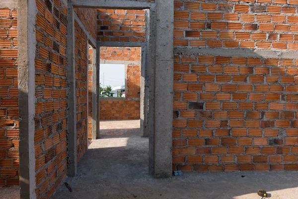 Wall gemaakt van bakstenen in residentiële gebouw bouwplaats — Stockfoto