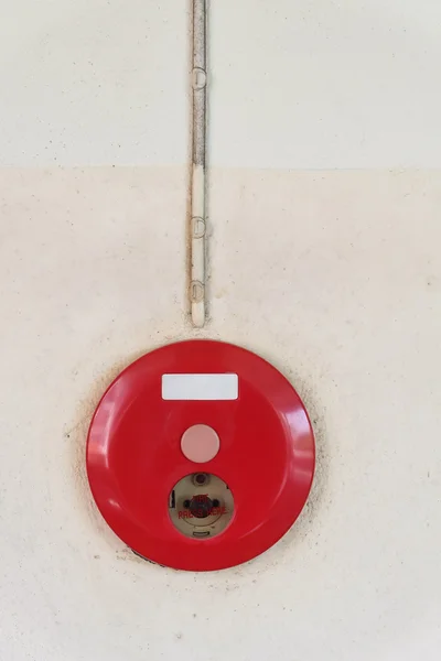 Boîte d'alarme incendie rouge pour système de sécurité d'avertissement monté sur le mur — Photo