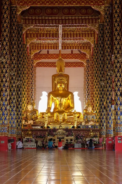 Golden buddha statue in wat suan dok temple, chiang mai — Stock Photo, Image