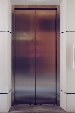 modern metal Asansör ofis binasında kapıyı kapat