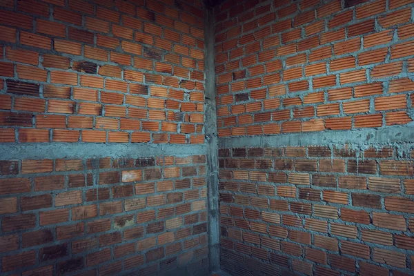 Ladrillo de pared en el sitio de construcción de edificios residenciales — Foto de Stock