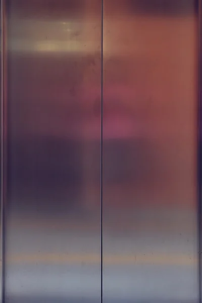 Modern metal hiss stänga dörren i byggnad office — Stockfoto