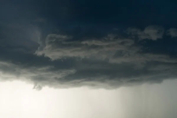 Hujan lebat awan badai, badai dramatis langit — Stok Foto