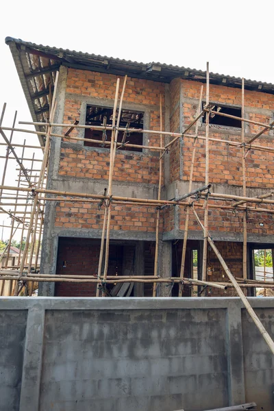 Building residential construction house with scaffold — Stock Photo, Image