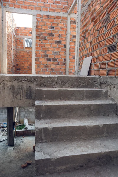 Escalier ciment structure en béton et mur de briques — Photo