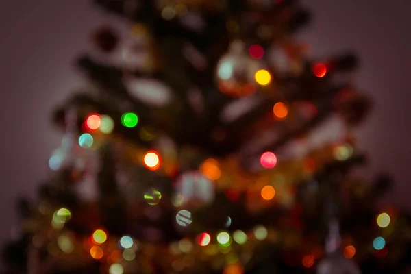 Lichtverschwommene Feier am Weihnachtsbaum — Stockfoto