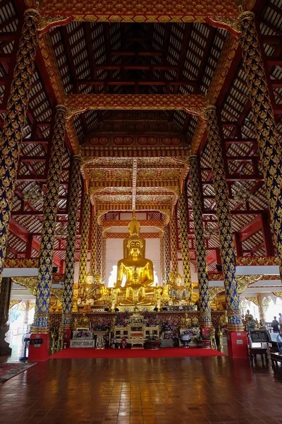 Altın buddha heykeli wat suan dok Tapınağı, chiang mai — Stok fotoğraf