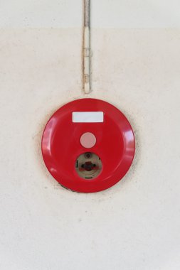 Uyarı güvenlik sistemi için kırmızı yangın detektörleri duvara monte