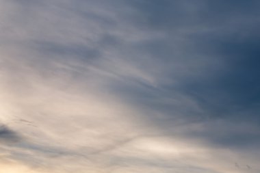 renkli dramatik gökyüzü arka plan üzerinde bulut