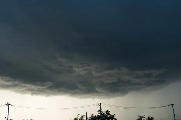 Starkregen Gewitterwolken, Gewitter dramatischer Himmel — Stockfoto