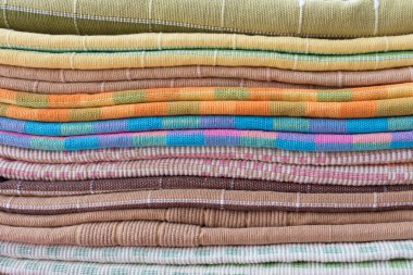 perakende mağazalar bez kumaş yığını