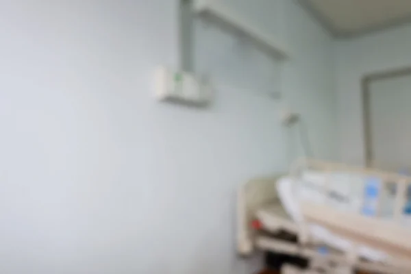 Patient sova på sängen, bild oskärpa sjukhus bakgrund — Stockfoto