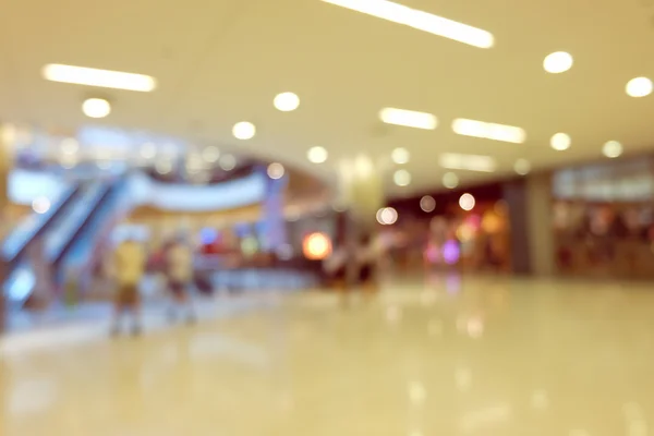 Imagem borrão pessoas andando em loja de departamento shopping — Fotografia de Stock