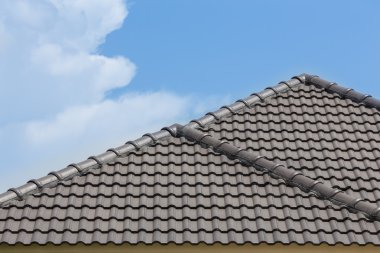 ev gökyüzü ve bulut arka plan mavi siyah kiremit çatı